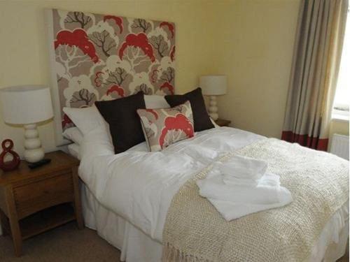 Отель Rose & Crown Athelney Экстерьер фото